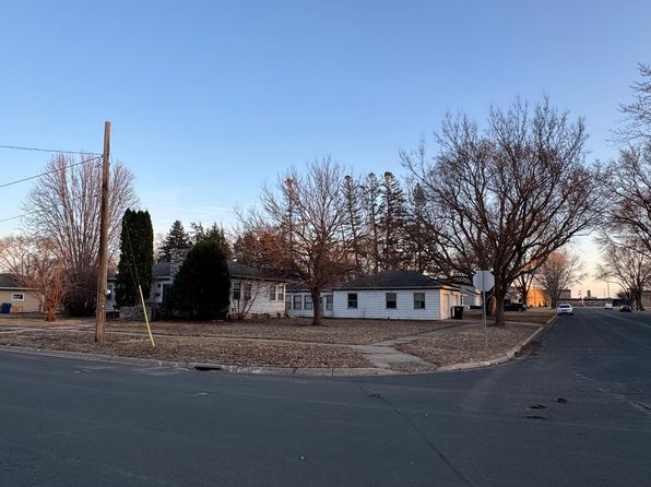 210 Shakopee Ave E, Shakopee, MN 55379
