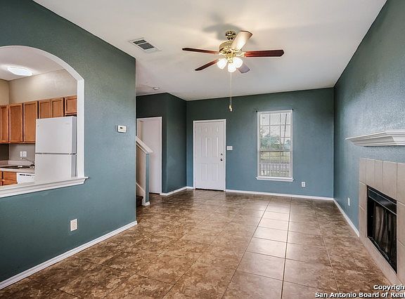 3rd image of 5847 Midcrown Dr
