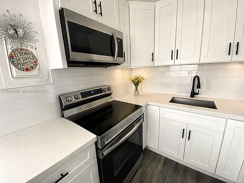 1570 W 46th St #214 Photo 1 1570 W 46th St #214 Photo 1