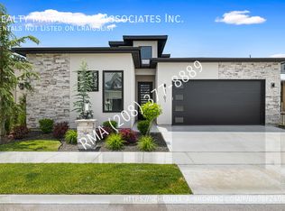 3261 S Eagle Brook Ln, Eagle, ID 83616