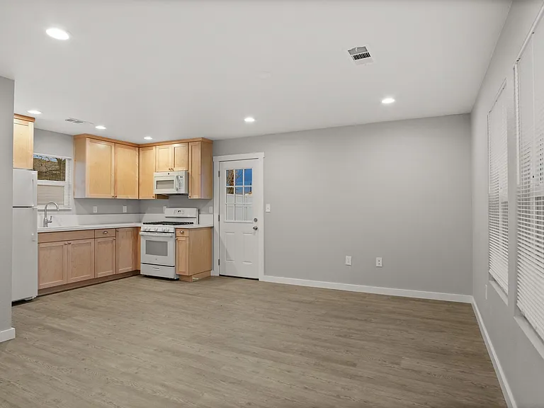 327 Franci St #A — Photo 4