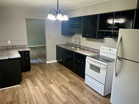 2nd image of 3017 S Chippewa Ln