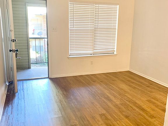 4th image of 222 N Center St #206