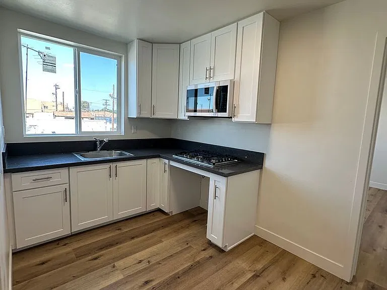10914 S Main St #202 — Photo 2