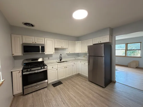 7919 W Cermak Rd APT 3, Riverside, IL 60546