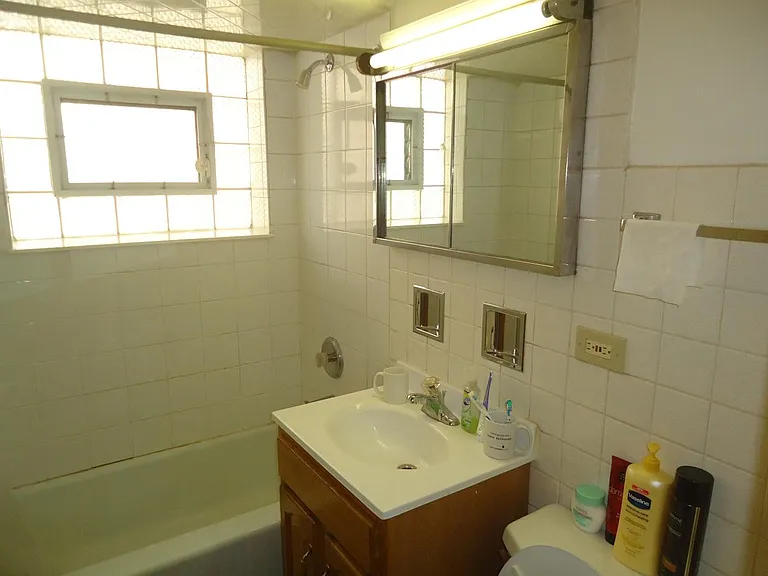 8902 N Wisner St #GW — Photo 8