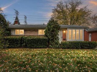 28709 Newport Dr, Warren, MI 48088