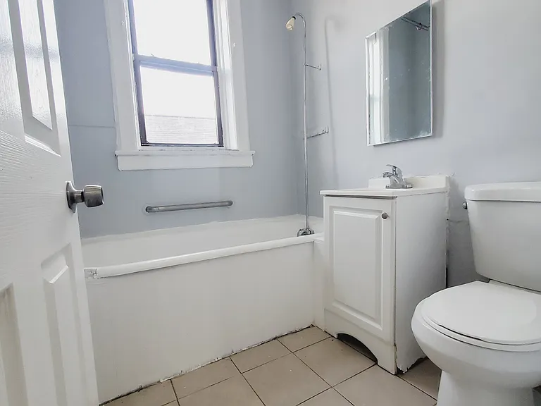 9 Grant Ave #3R — Photo 6