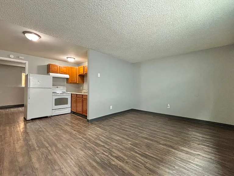 1915 W Boone Ave #1 — Photo 2