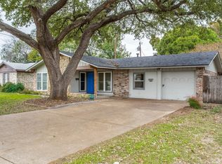 2125 Meadow Lark Ln, Irving, TX 75060
