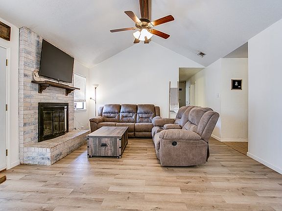 2nd image of 3609 Clare Dr