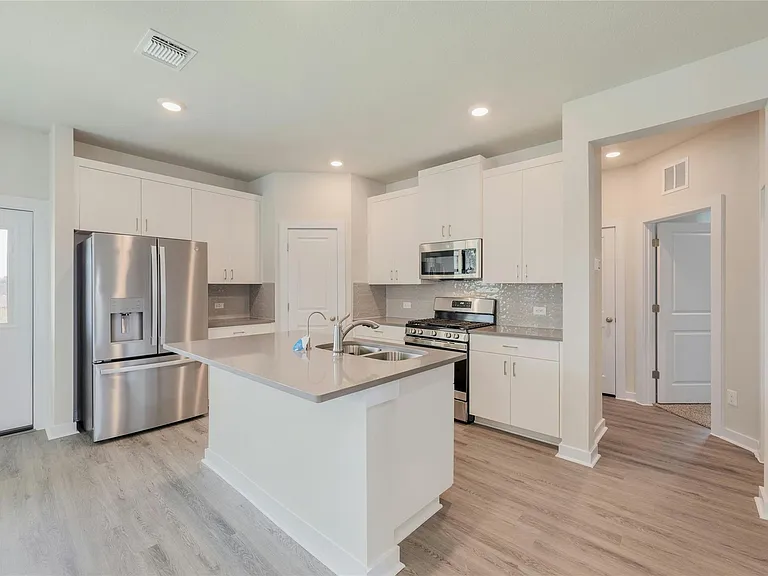 512 Clearlake Dr — Photo 11