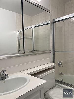 3rd image of 400 E 71st St APT 14R