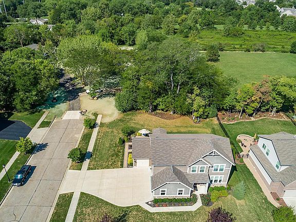 3rd image of 2840 Loris Way