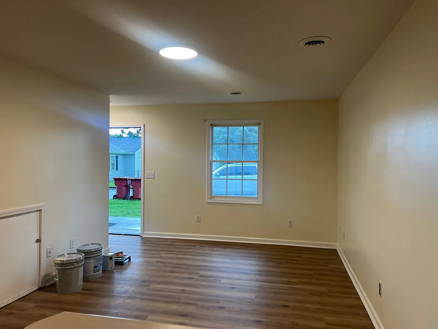 2413 Louise Street — Photo 4