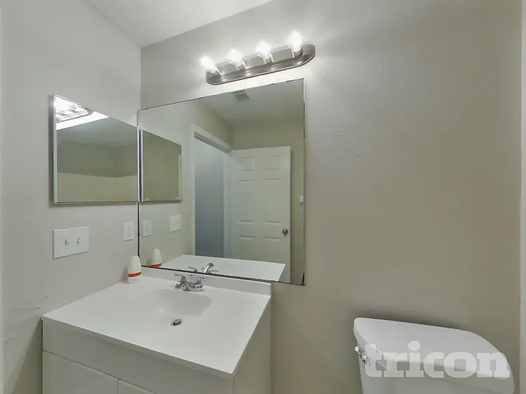 1044 Darlington Ct — Photo 15