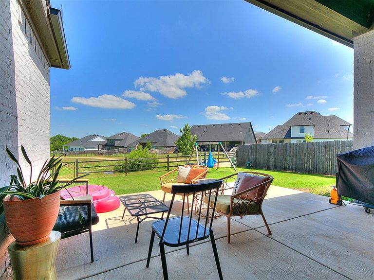 Listing photo 4