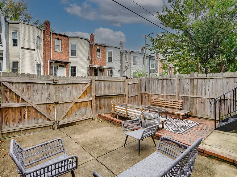 Keefer Pl NW — Photo 37