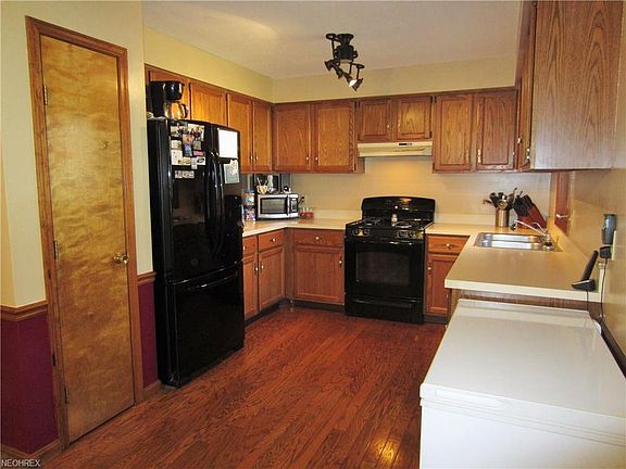 3rd image of 329 Greenwood Ct