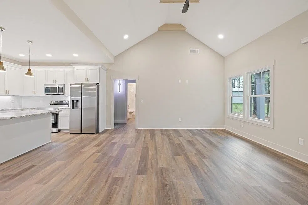 3 bed, 1403 sqft, $1,635 — Photo 3