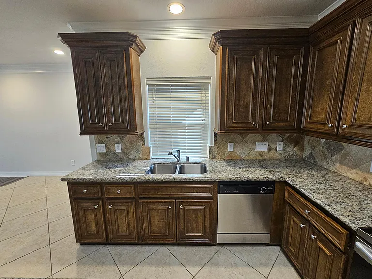 547 Birdsong Dr — Photo 7