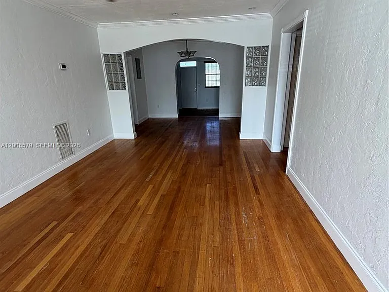 5321 NW 9th Ave — Photo 4