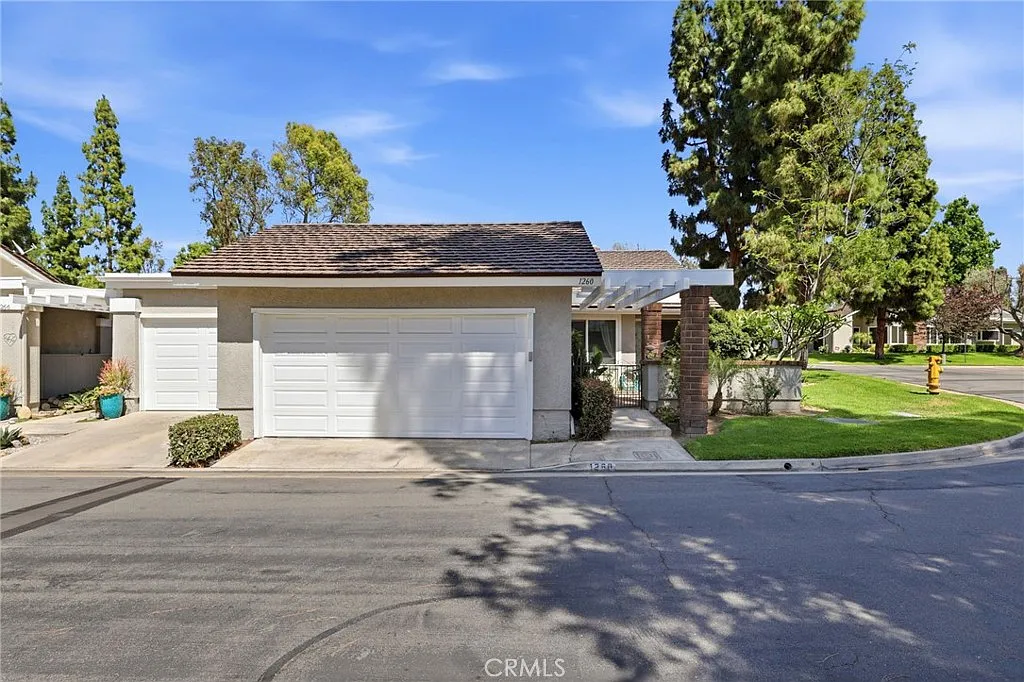 3 bed, 1427 sqft, $3,900 — Photo 4