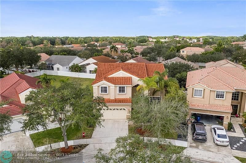 2nd image of 439 Cambridge Ln