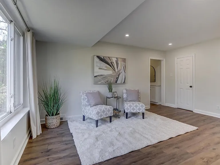 3325 Eastwood Dr — Photo 7