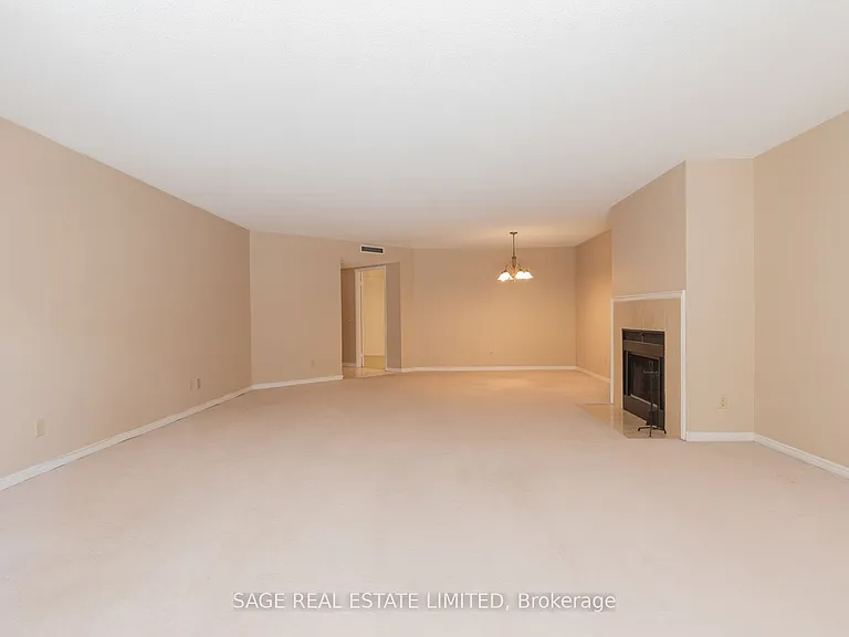 25 George St S #302 — Photo 17
