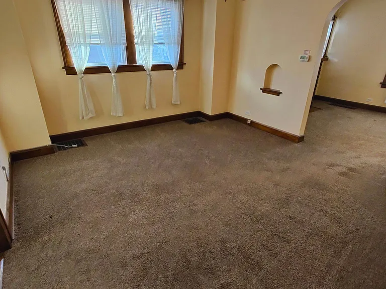 3856 Martha Ave — Photo 2