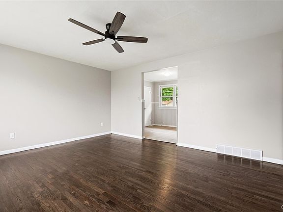 5th image of 222 Schepps Ln