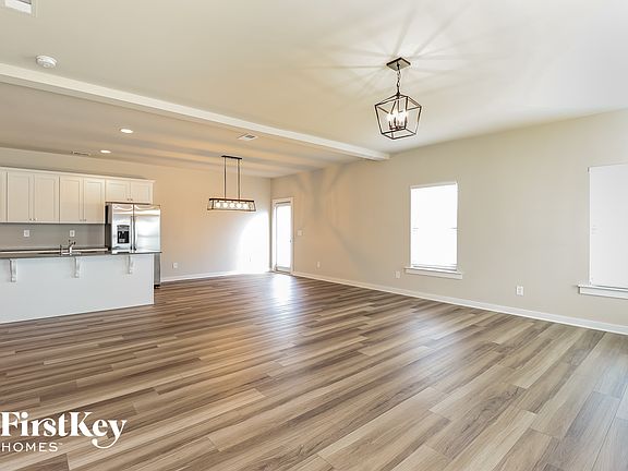 4th image of 320 Ridge View Cir