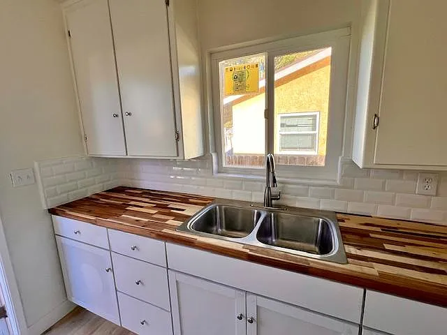 813 Oakwood St — Photo 4