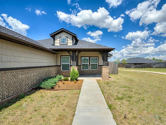 4th image of 713 Ozark Ln