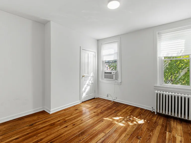 2426 E Indiana Ave — Photo 15
