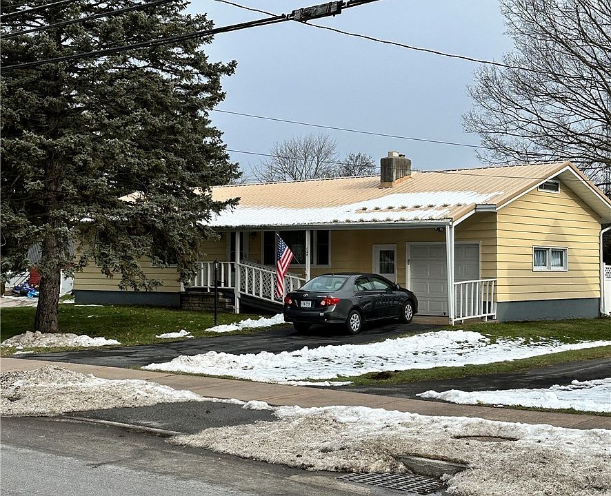 1st image of 124 N Court St