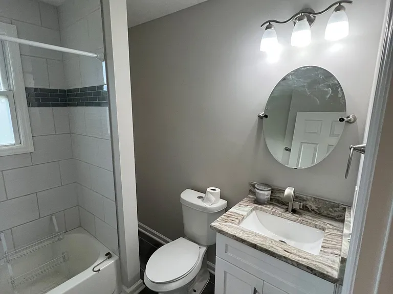 Front house - bathroom