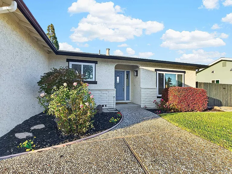9792 Broadmoor Dr — Photo 12