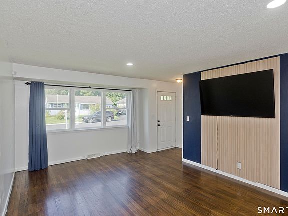 5th image of 19 Yale Drive