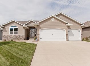 672 Raleigh Ln, Marion, IA 52302