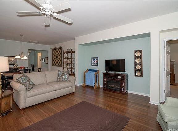 3rd image of 2042 Moultrie Ct
