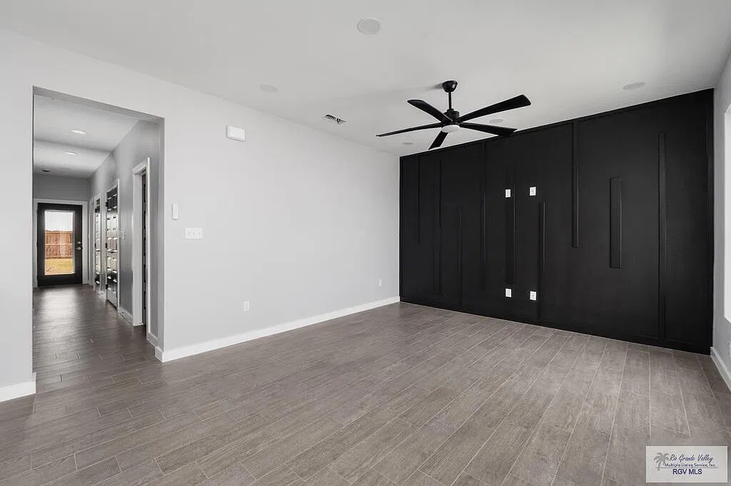 3 bed, 2.0 bath, 1300 sqft, $1,950 — Photo 3