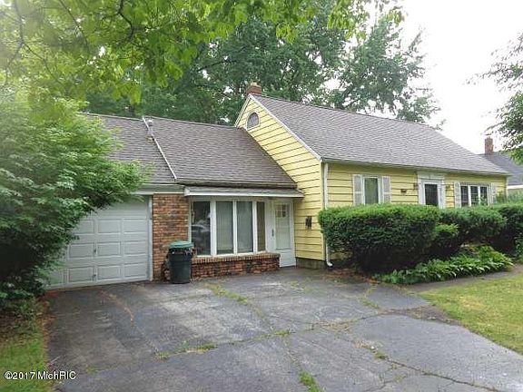 3rd image of 316 Moccasin St