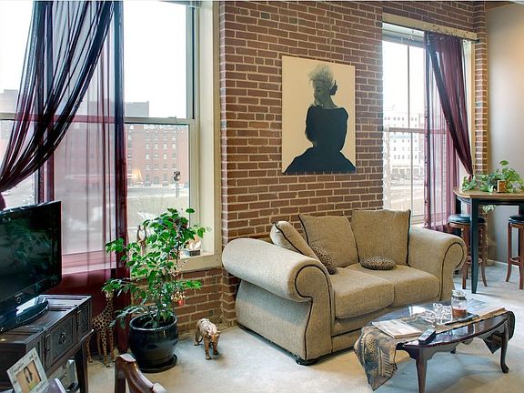 2nd image of 210 W 5th St APT 306