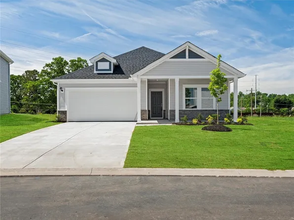 1656 Erindale Dr, Wellford, SC 29385
