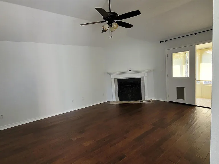 4559 Tradewinds Dr — Photo 2