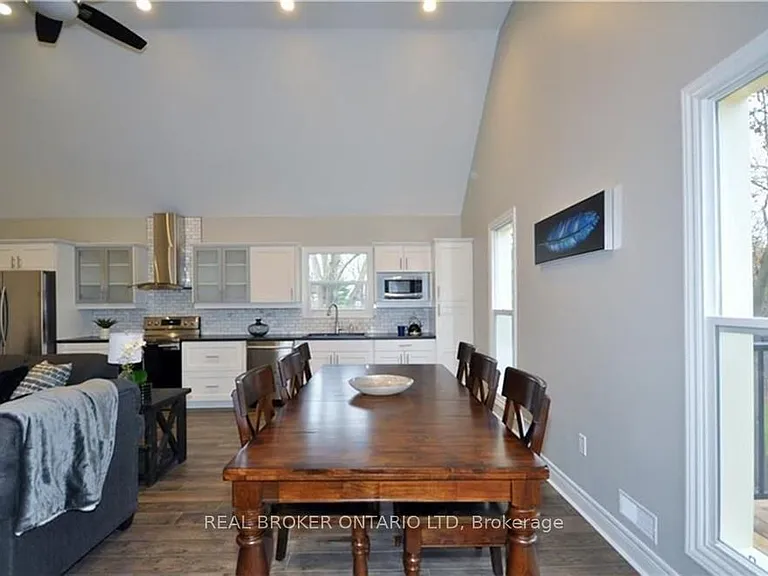 33 Beaconsfield Ave #2 — Photo 6