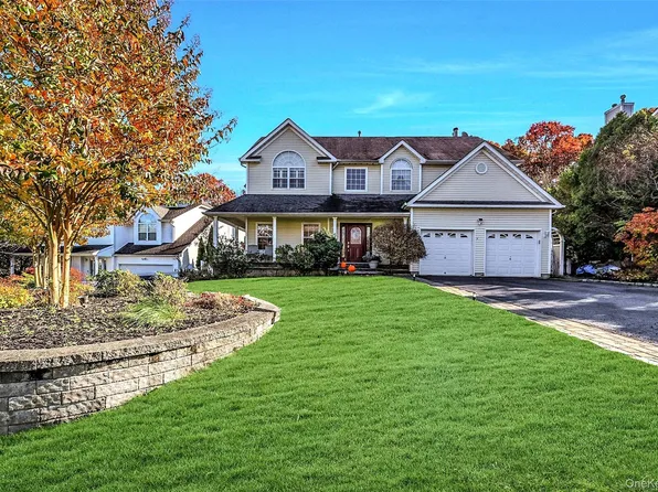 6 Laurel Crescent, Manorville, NY 11949
