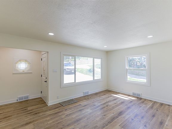 4th image of 3120 30th St